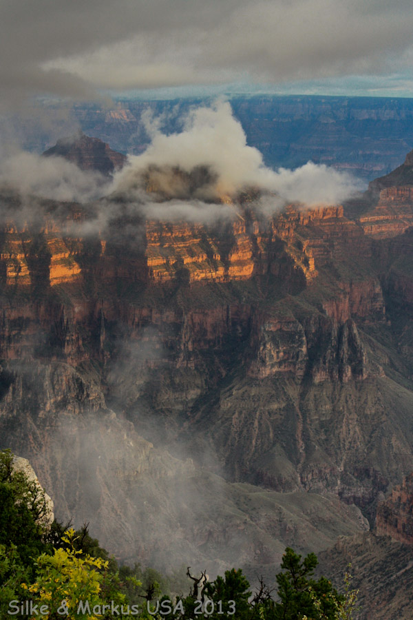 Wolkiger Sonnenuntergang am North Rim